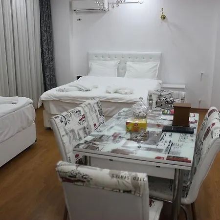 Ayasofya Deluxe מלון דירות 3*