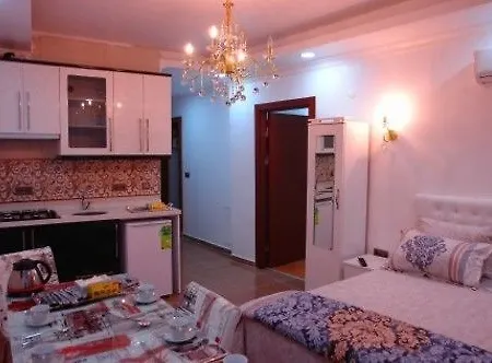 מלון דירות Ayasofya Deluxe 3*